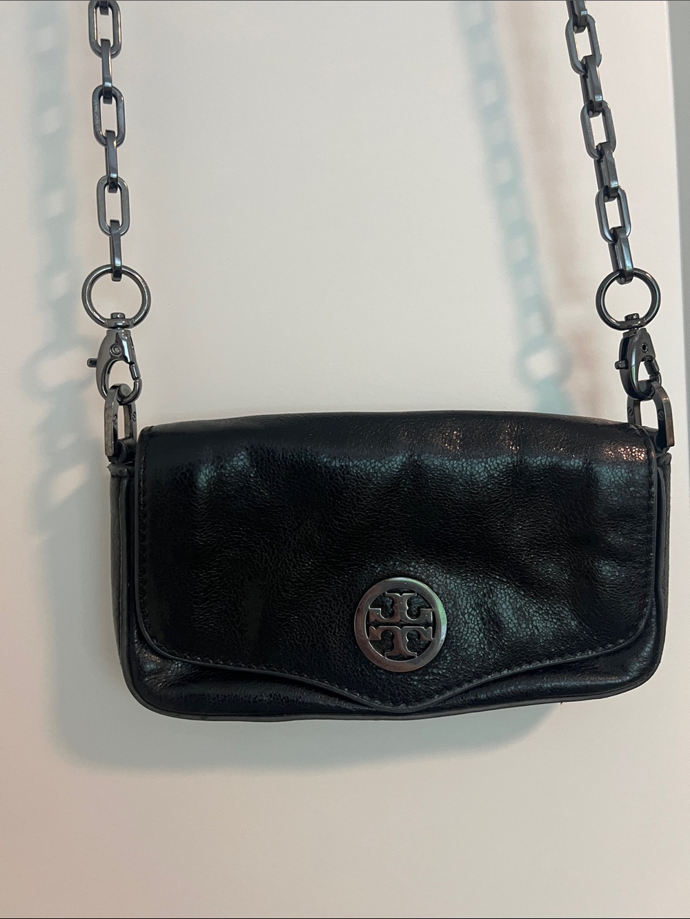 Tory Burch Black Leather Crossbody with Chain Strap - Picture 2 of 7
